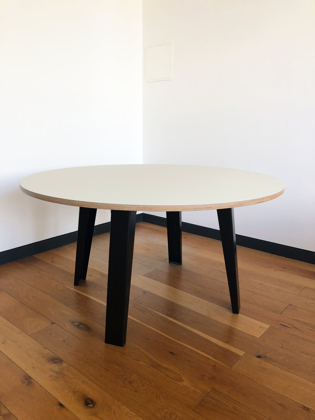 Jesse Round Linoleum & Plywood Table